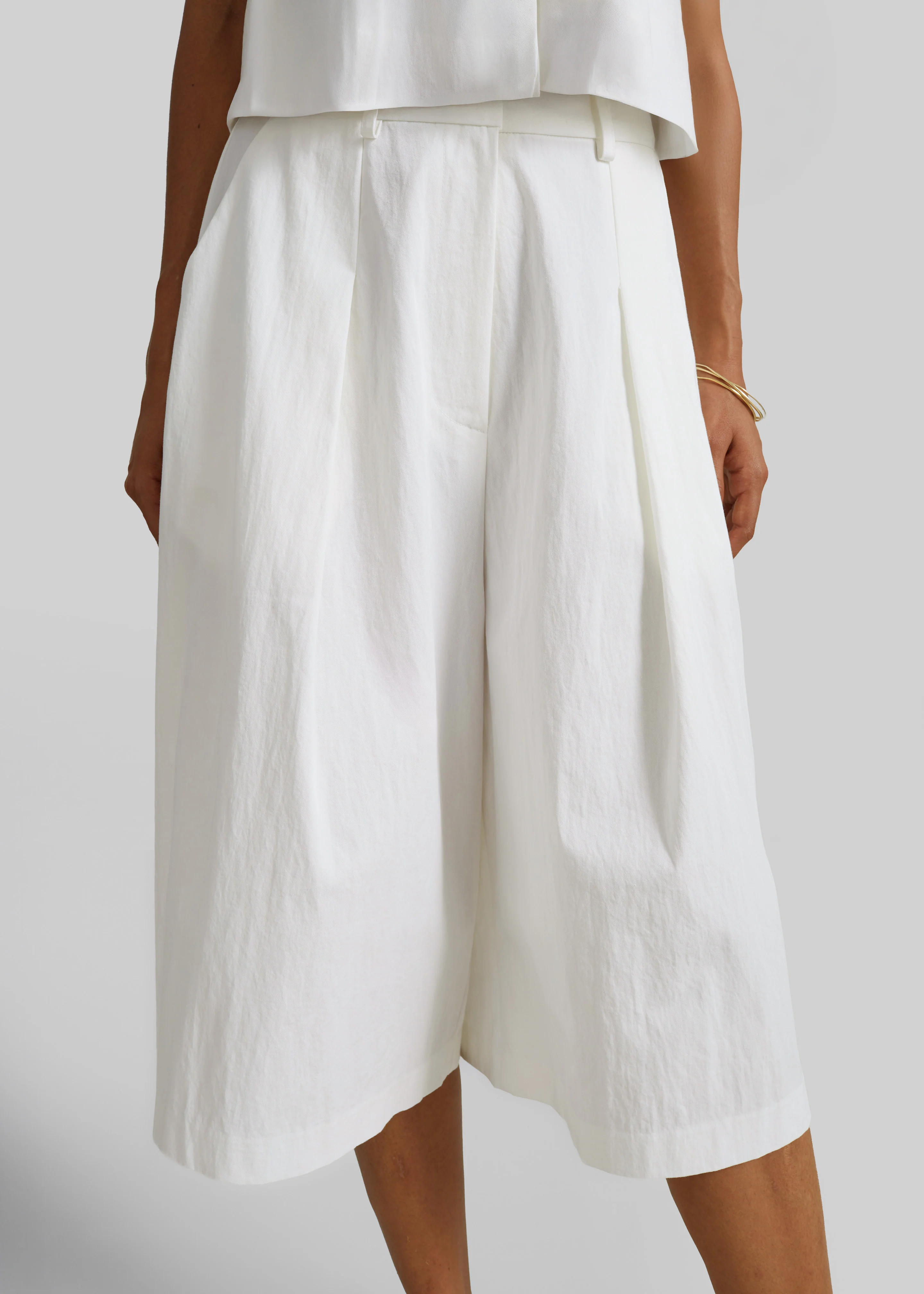 Aurea Wide Bermuda Shorts - Ivory - Image 3