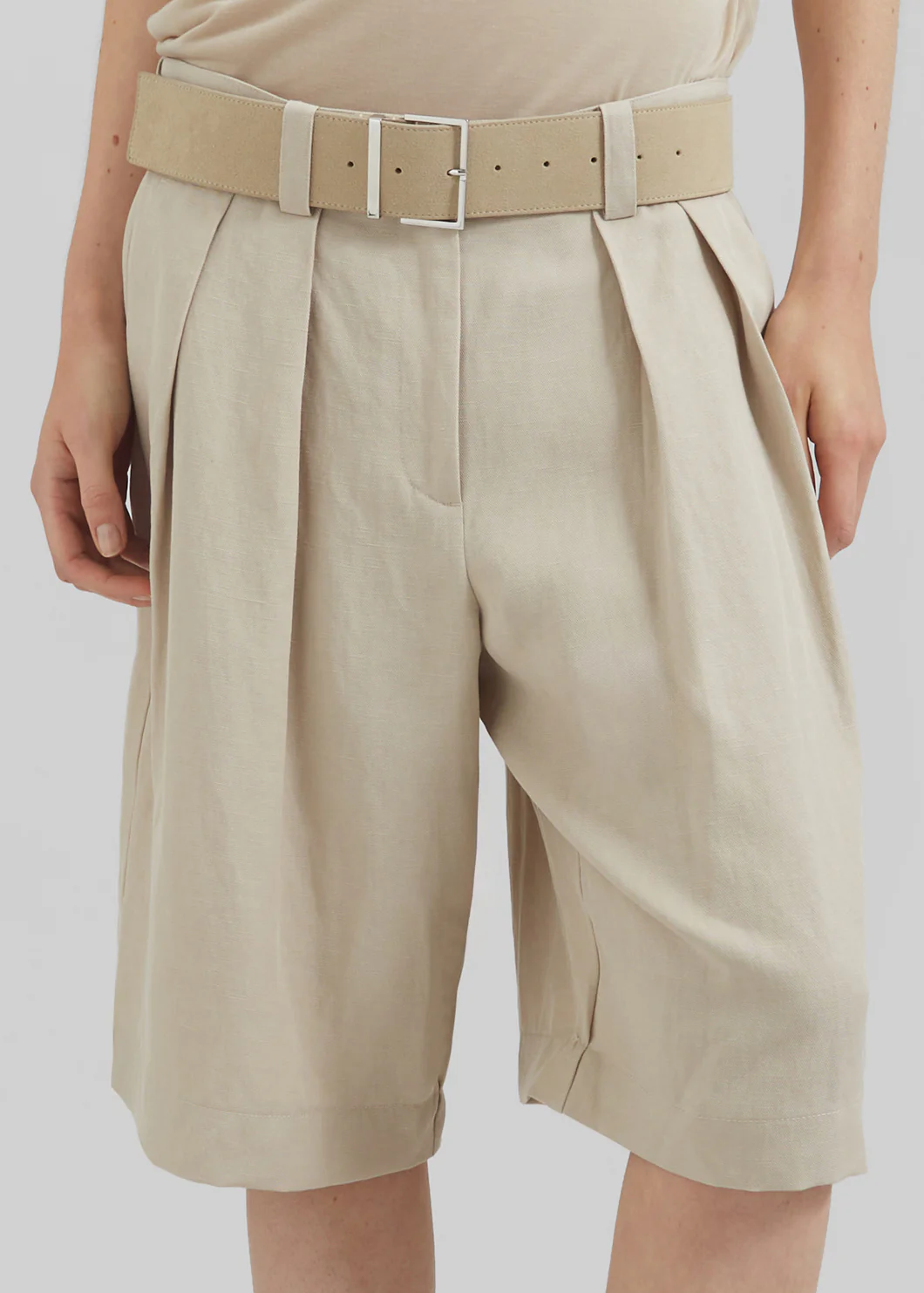 Bilbao Pleated Linen Bermuda Shorts - Cement - Image 4