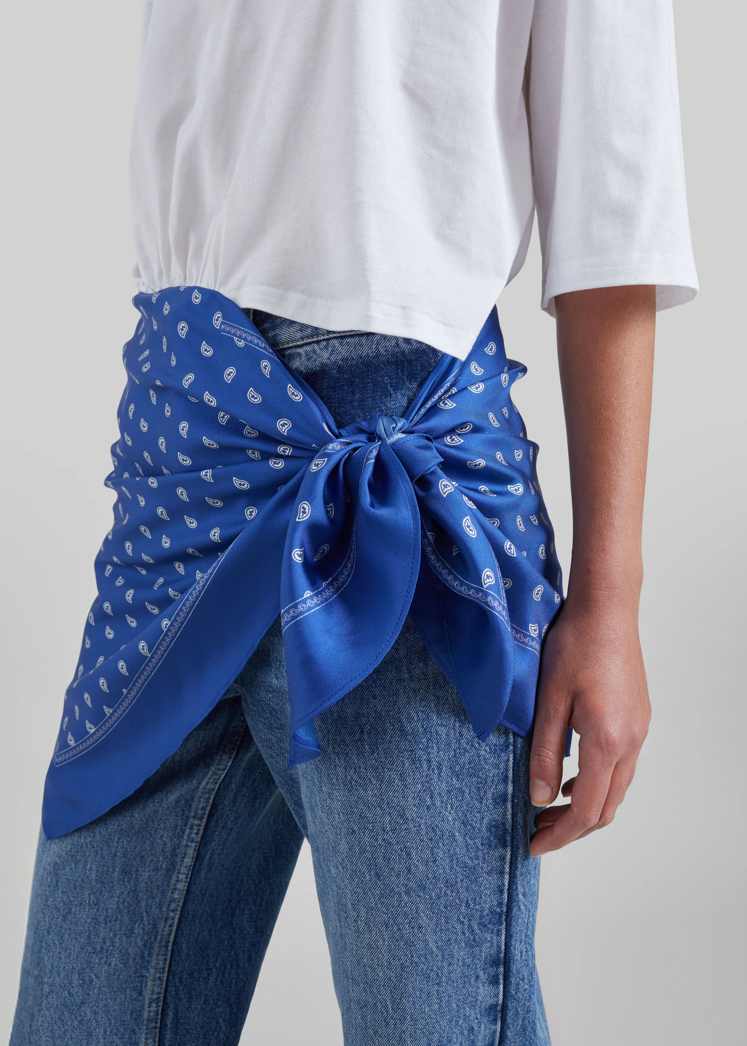 Christopher Esber Bandana Scarf Pareo Tee - White/Indigo Bandana Print - Image 2