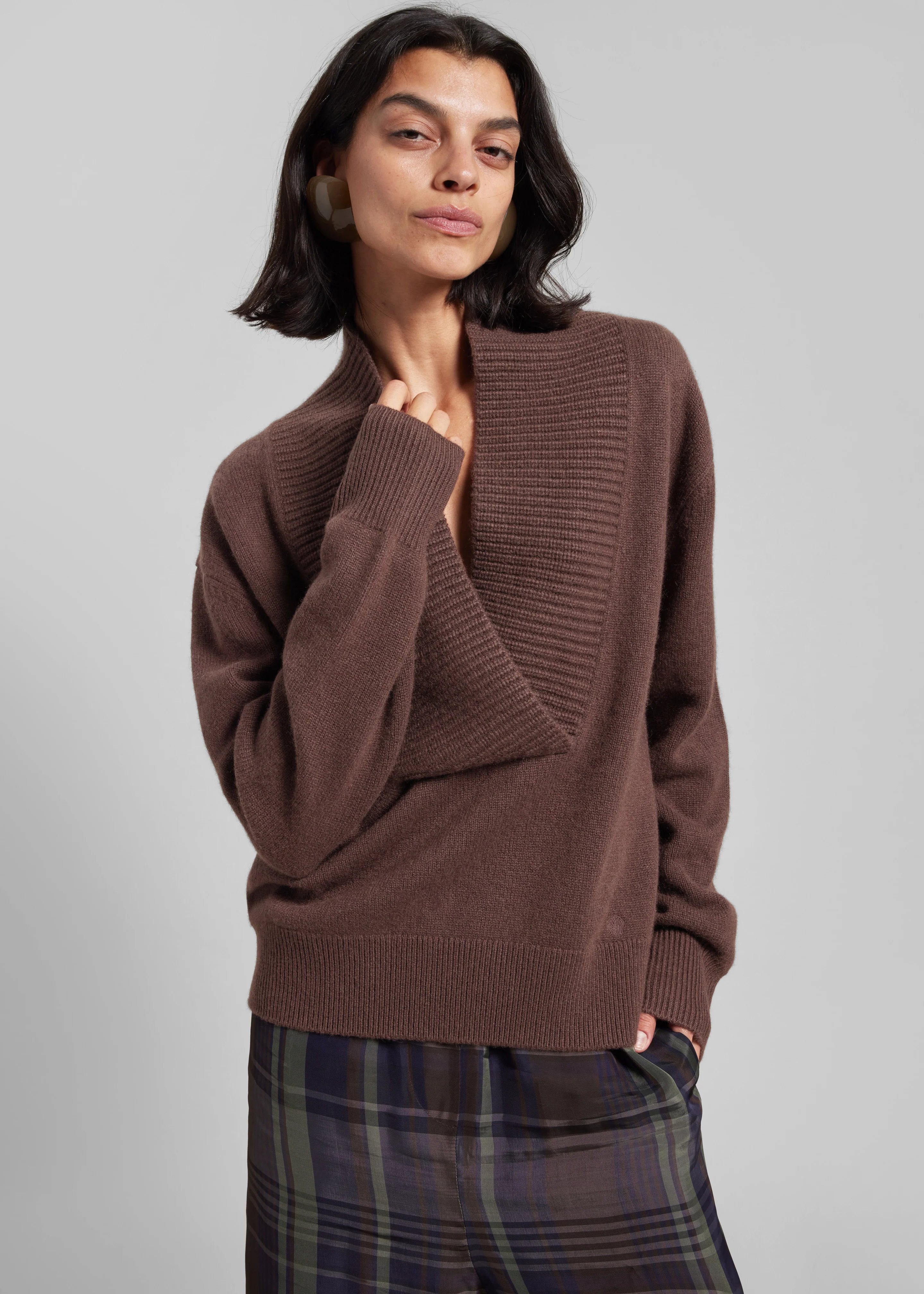 Loulou de Saison Makela Cashmere V-Neck Sweater - Brown - Image 4