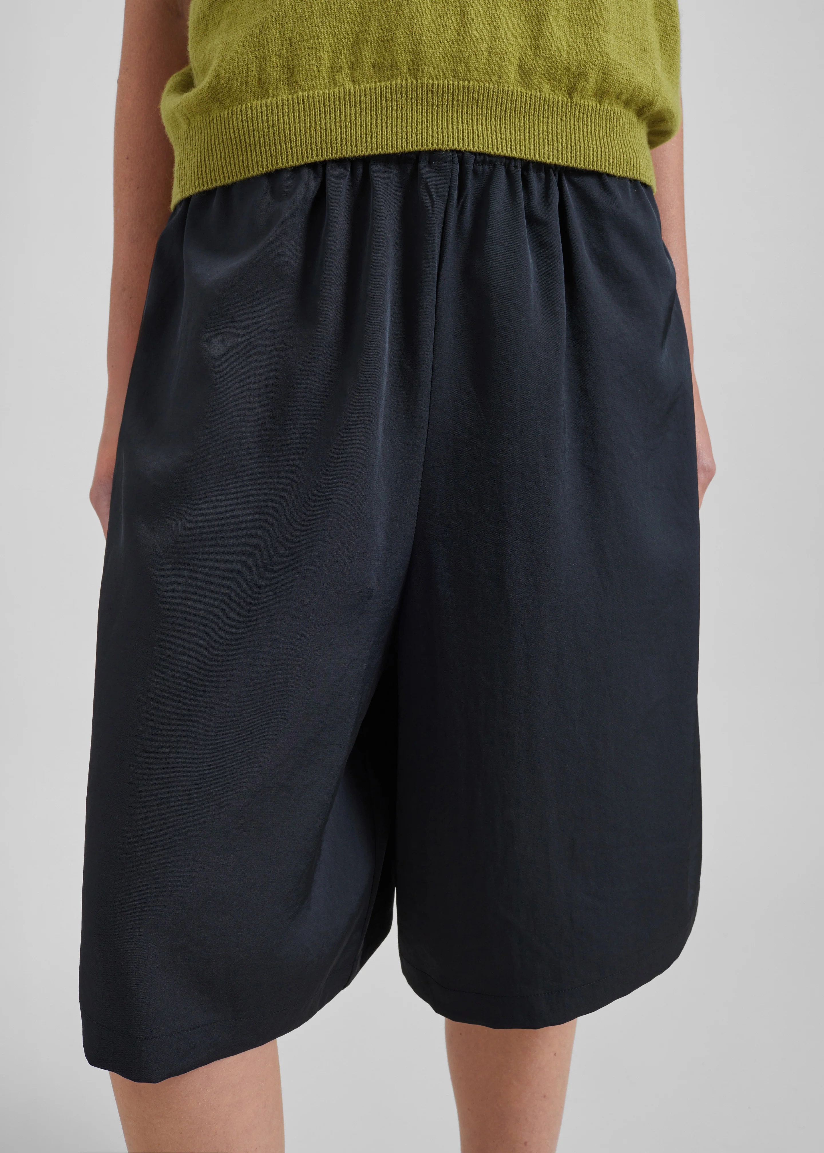 Olyne Satin Wide Bermuda Shorts - Black - Image 4